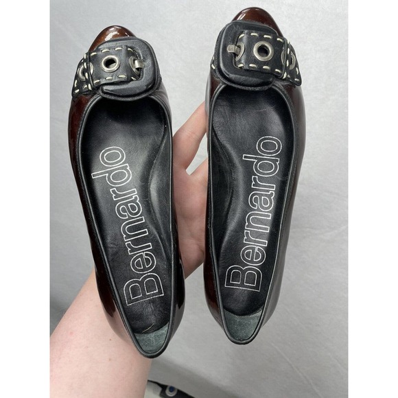 Bernardo Dark Brown Loafer Womens Size 6.5 Made In Brazil Shoes Glossy Finish - Picture 3 of 10